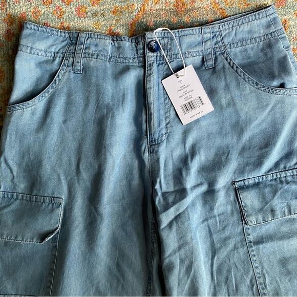 NEW WALTER BAKER $168 Medium Wash Theo Womens Cargo Shorts Chambray Blue NWT 2 - Picture 6 of 15